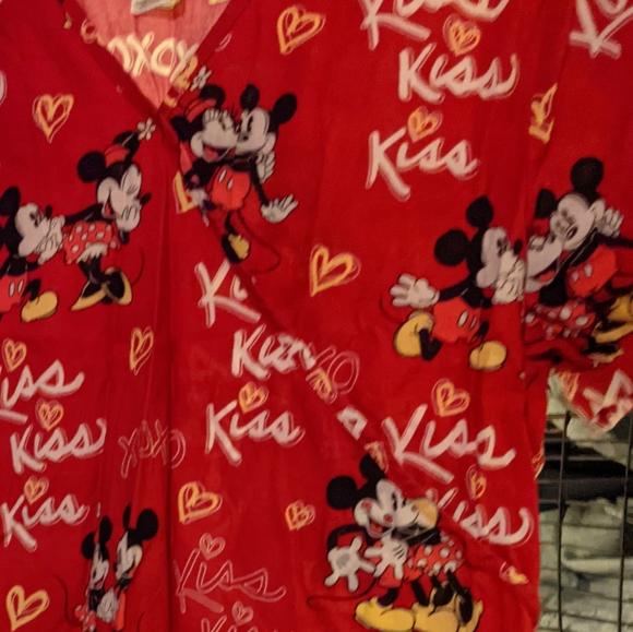 Disney Mickey Mouse and Minnie Mouse Scrub top - Picture 5 of 16